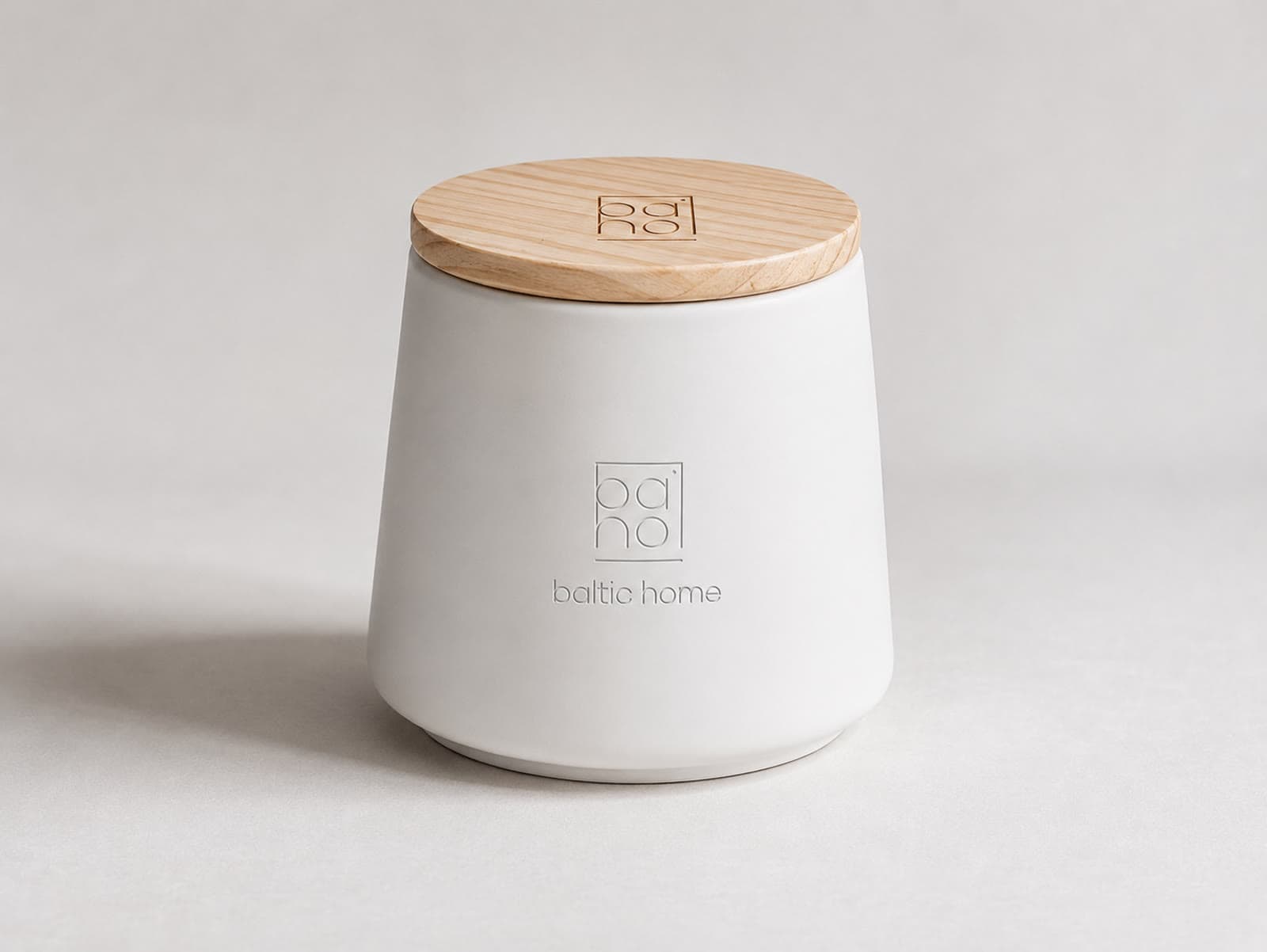 Nordic Wood Kerzengefäß aus matter Keramik mit Holzdeckel